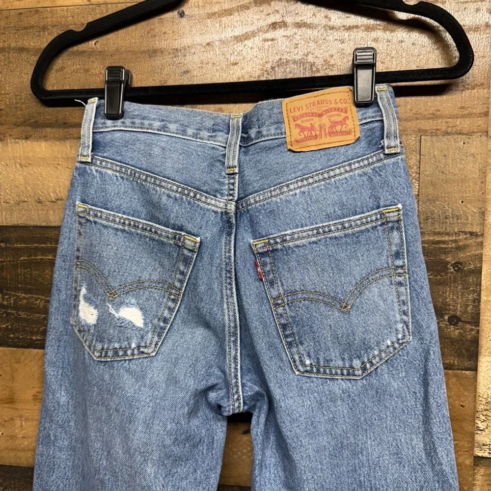 Levi's 94 Baggy Distressed Ripped Blue Denim Jeans Women's Size 23‎